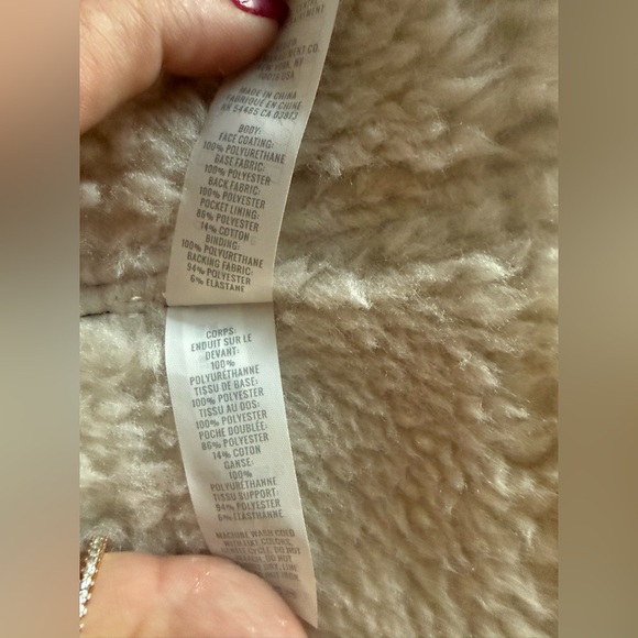 NWT. Aerie Faux Brown Aged Leather Sherpa Vest. Size Small. - Picture 15 of 15